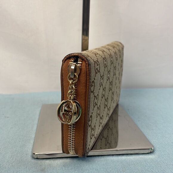 Gucci Brown Logo Continental Wallet - Picture 2 of 5